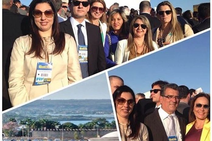 Prefeitos alagoanos subindo a rampa do Congresso Nacional