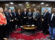 Renan recebe representantes da Marcha dos Prefeitos