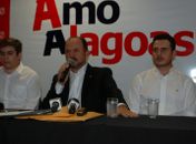 Antônio Albuquerque ao lado do filho Nivaldo Albuquerque, à direita