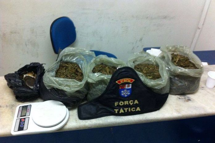 Polícia apreende menores com 5kg de maconha no bairro Canaã