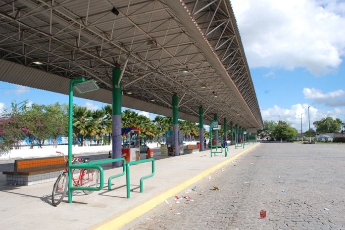 Polícia Civil vai investigar depredação de ônibus no terminal do Benedito Bentes