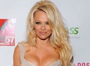 Pamela Anderson revela ter sido estuprada na infância