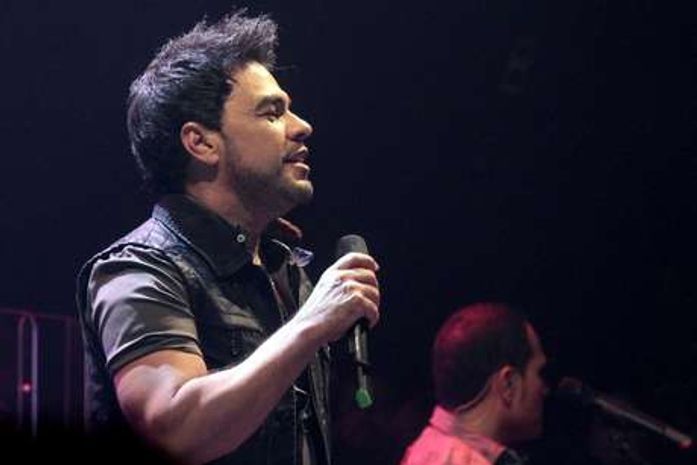 Jornal: namorada quer que Zezé Di Camargo assuma romance