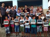 Prefeito entrega 400 netbooks em Girau