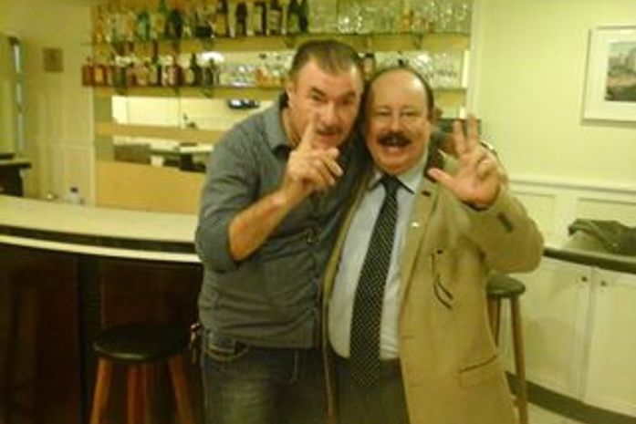 Almeida abraça Levy para comemorar sua candidatura a federal