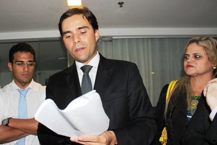 Kelmann Vieira mostra decisão judicial - ARQUIVO