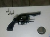Adolescente é apreendido com arma de fogo no jacintinho