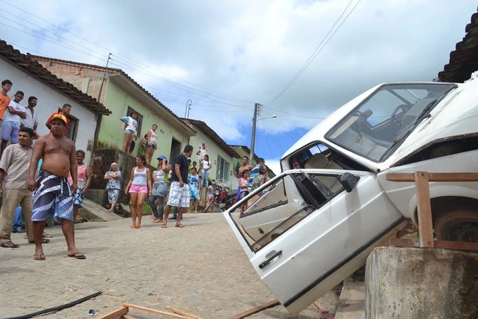 Saveiro invadiu residência