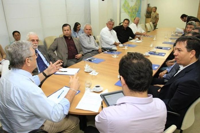 Governador discute segurança pública com empresários de Arapiraca