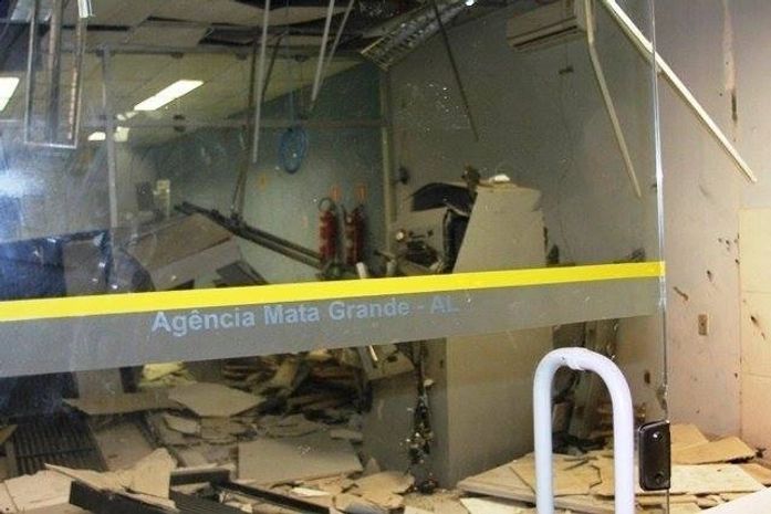 Agência de Mata Grande destruída