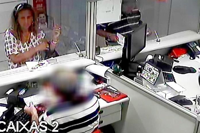 Mulher procurada pela Polícia Civil