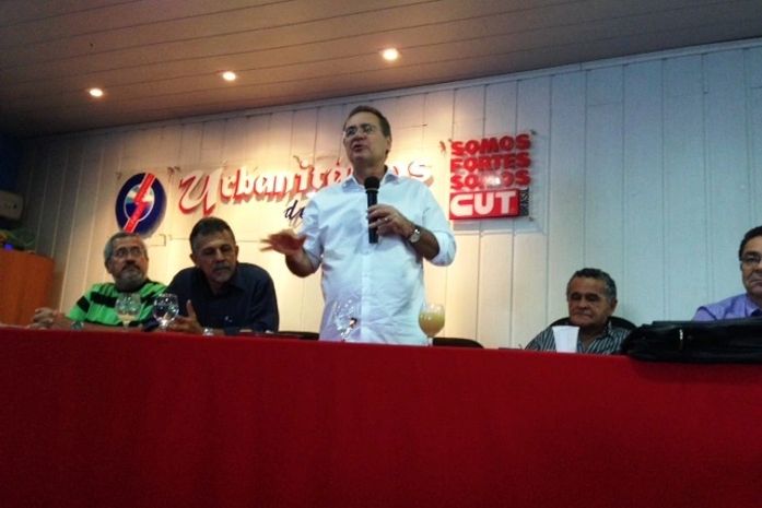 Renan garante apoio a servidores da antiga Ceal para pagamento do Plano Bresser