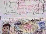 Chinês desenha em passaporte e pai fica 'preso' em aeroporto