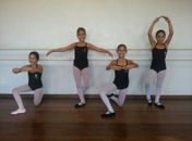 Crianças encontram no ballet uma ferramenta para o autoconhecimento