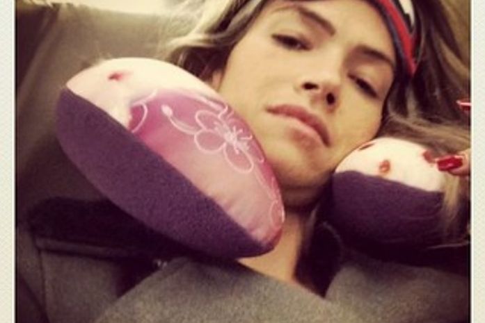 Mesmo com a mãe no hospital, Fani não deixa de viajar a trabalho