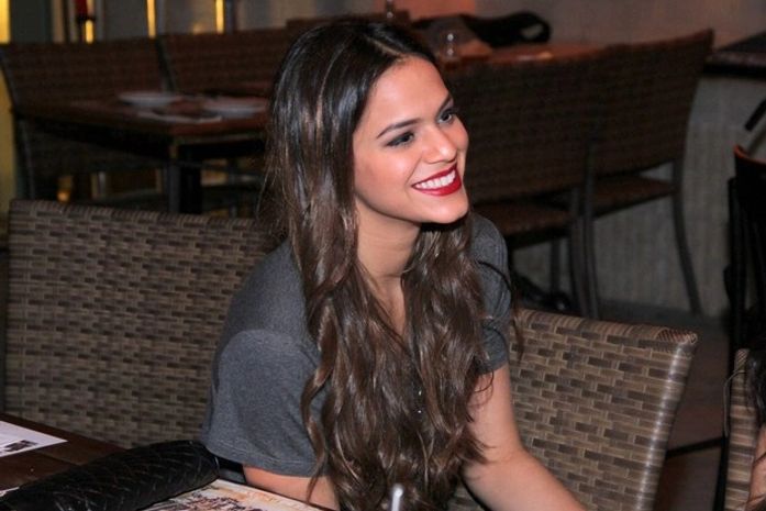 Sem Neymar, Bruna Marquezine vai a aniversário de Rafael Almeida