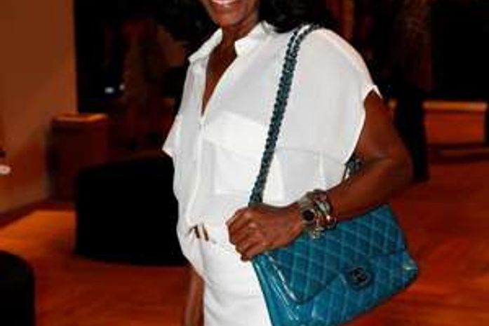 Jornal: apresentadora Glória Maria nega ter 64 anos