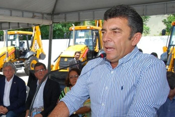 Avânio durante discurso sobre a seca no sertão no ano passado