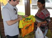 Posto de troca de camisas para Arena Maragogi registra grande movimento