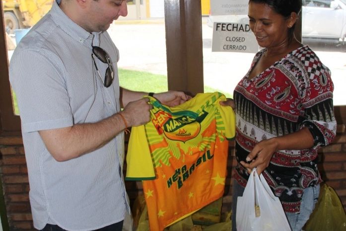 Posto de troca de camisas para Arena Maragogi registra grande movimento