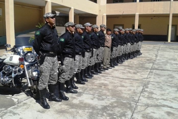 Comandante-geral ladeado pelos batedores que farão a escolta da Seleção de Gana