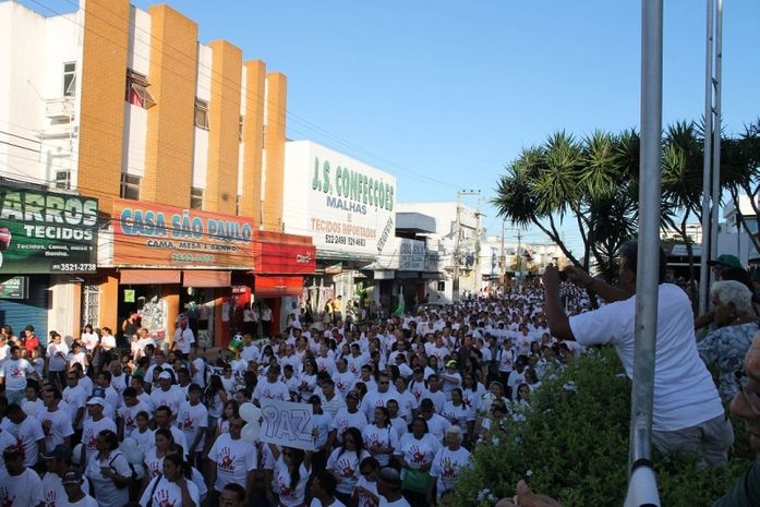 População de Arapiraca vai às ruas para pedir paz na caminhada contra a violência