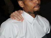 Após sair da prisão, Chris Brown comemora com festa surpresa