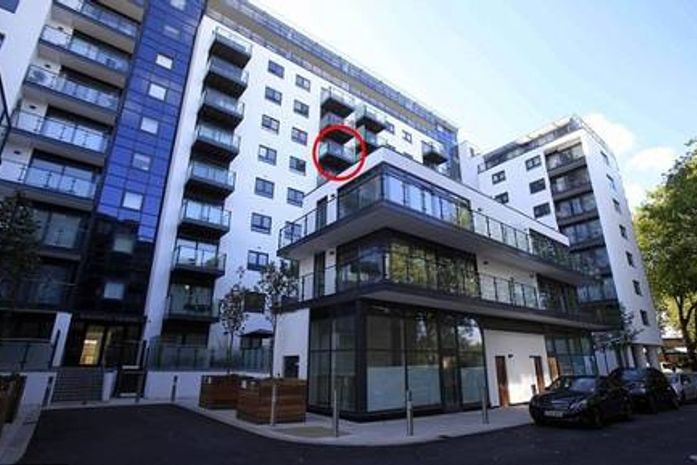 Jovens caíram do sexto andar de um prédio de luxo