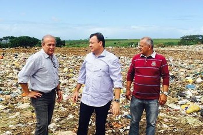 Cristiano visita lixão e cobra agilidade no novo aterro
