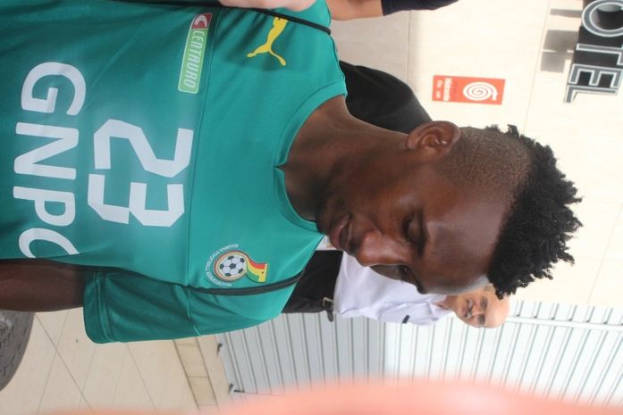 Jogadores de Gana seguem para treino no Rei Pelé