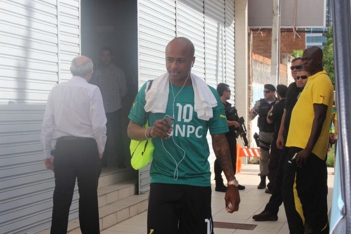Jogadores de Gana seguem para treino no Rei Pelé