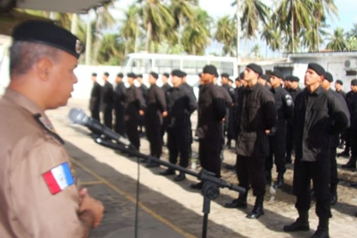 Comandante-geral discursa para novos soldados do Bope