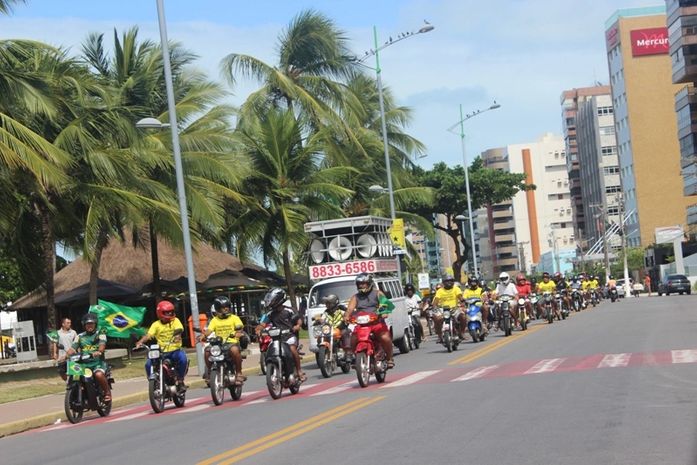 Condutores de cinquentinhas fazem protesto