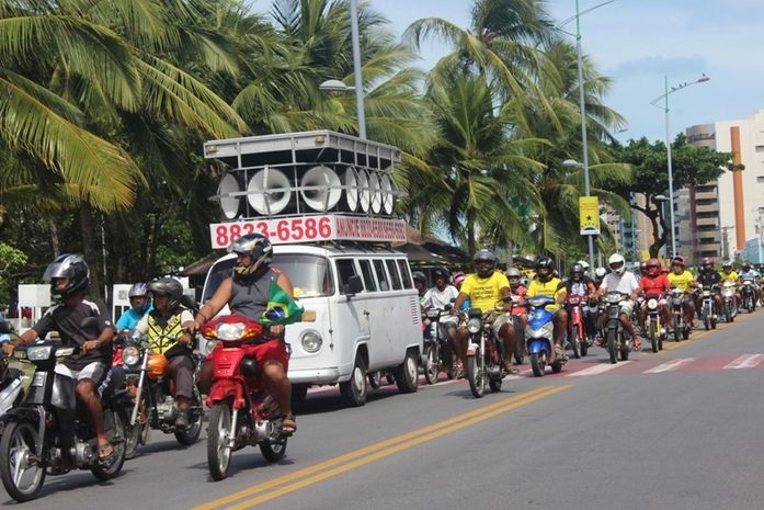 Condutores de cinquentinhas fazem protesto