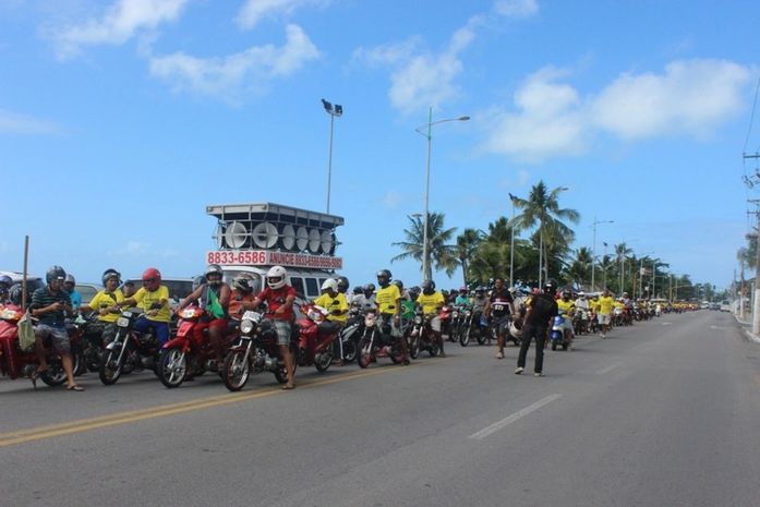 Condutores de cinquentinhas fazem protesto