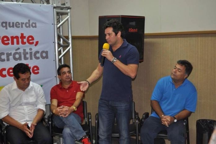 Mauricio Quintella discusando em apoio ao Biu