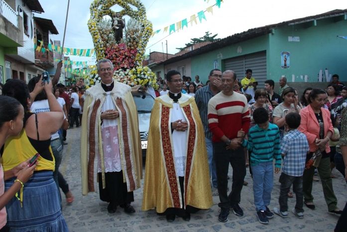 Procissão de Santo Antônio reúne centenas de fiéis em Maragogi