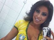 Thammy Miranda ganha foto sensual da namorada e posta na web
