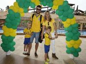 Fernanda Lima e Rodrigo Hilbert vestem cores da seleção em Fortaleza