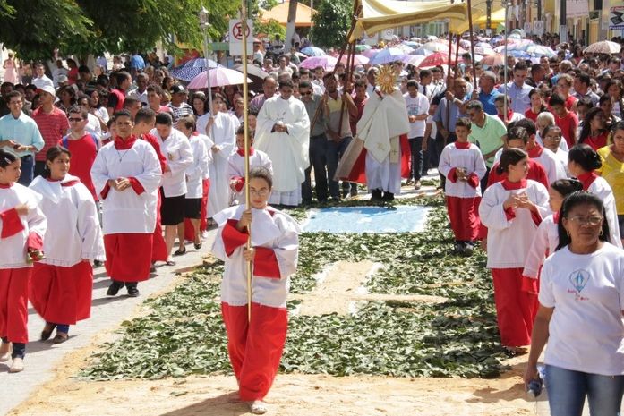 Corpus Christi é comemorado com procissão do tapete em Campo Alegre