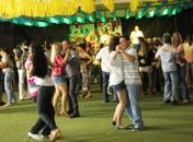 Confira as atrações deste domingo no Arraial Central
