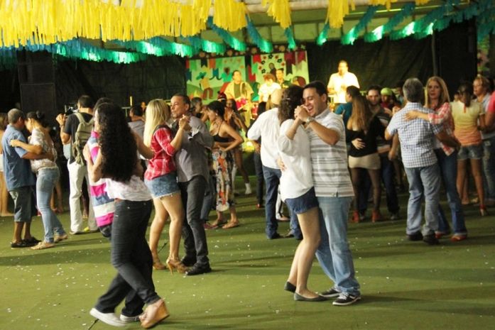 Confira as atrações deste domingo no Arraial Central