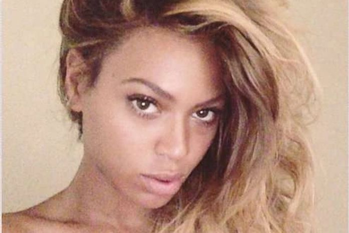 Beyoncé posta foto sem maquiagem na web: "acabou de acordar"
