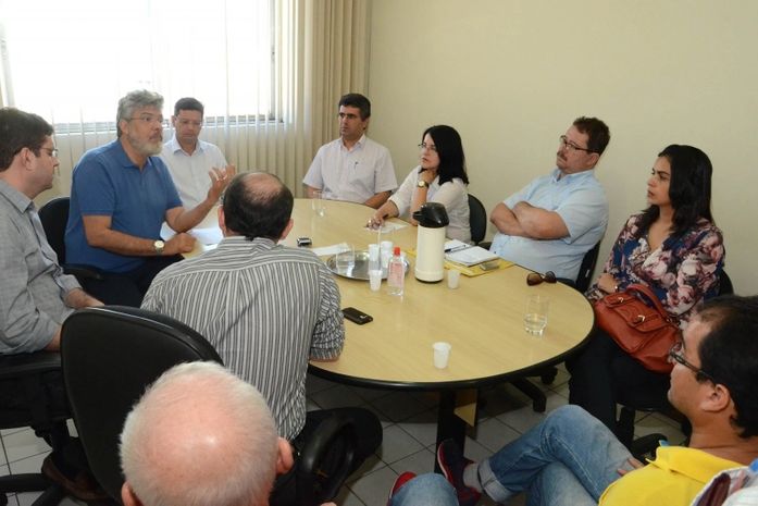 Eduardo Tavares visita instalações do IC e escuta demandas da categoria