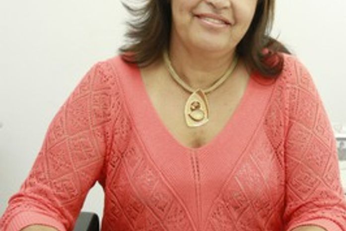 Laudirege Fernandes assume comando da Educação