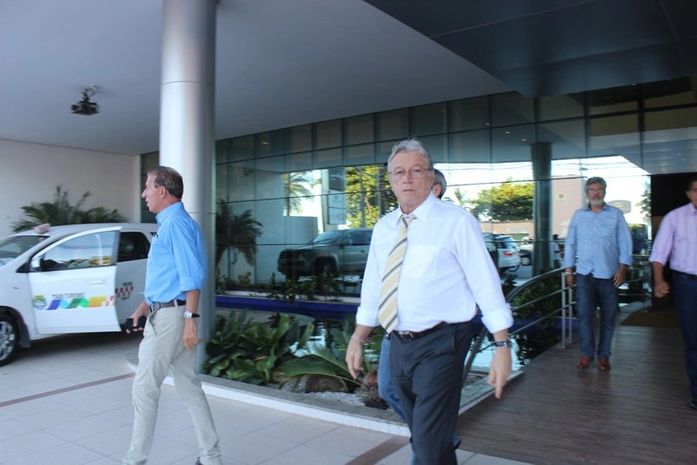 Tucanos deixam Hotel Radisson após reunião