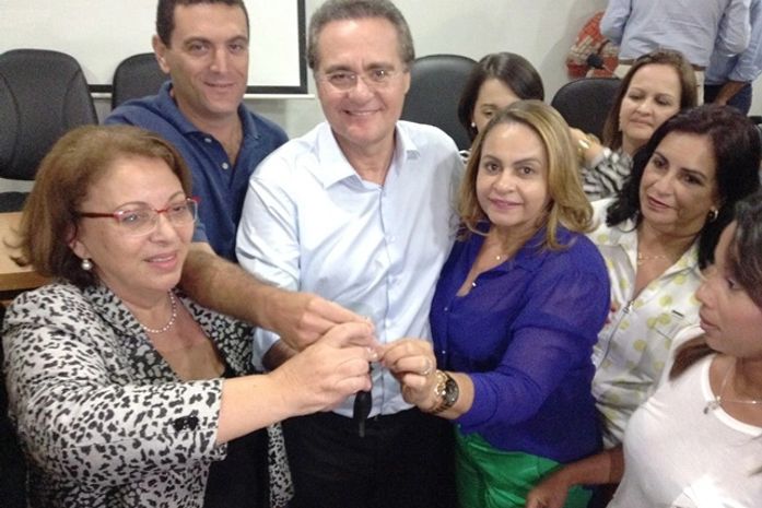 Renan participa com ministra Ideli Salvatti da entrega de kits a conselhos tutelares