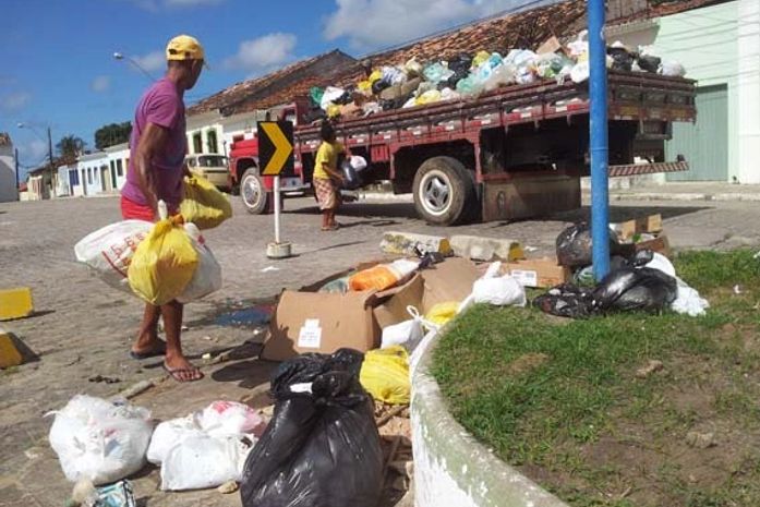 Prefeitura promove limpeza urbana em Maceió