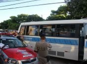 Assalto aconteceu quando van passava pelo  Farol