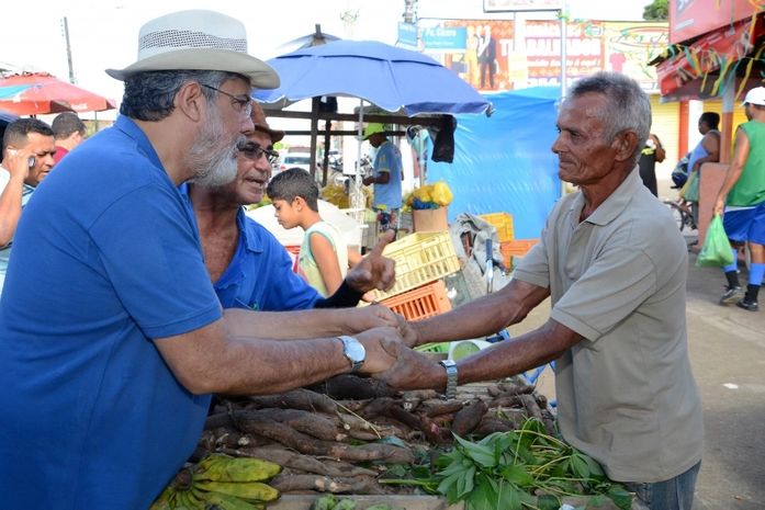Feirantes acolhem Eduardo Tavares em Maceió e Teotônio Vilela